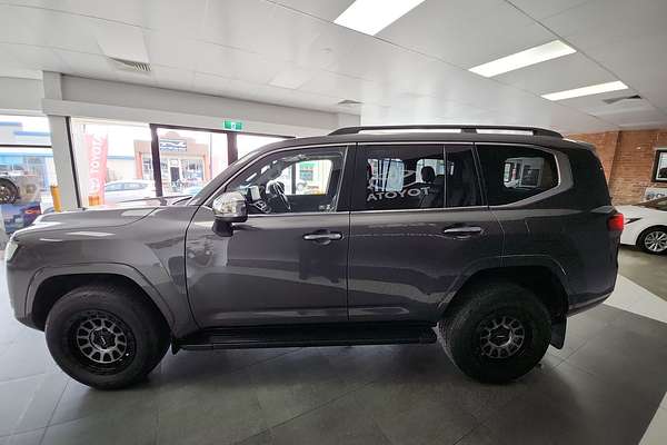 2021 Toyota Landcruiser Sahara FJA300R