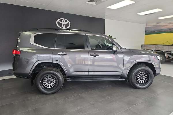 2021 Toyota Landcruiser Sahara FJA300R