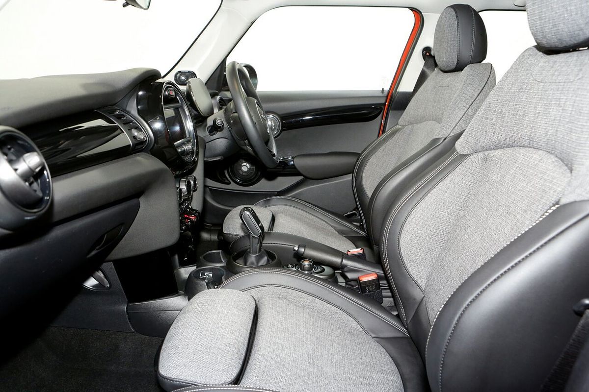 2021 MINI Hatch Cooper Signature F55 LCI