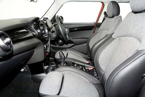 2021 MINI Hatch Cooper Signature F55 LCI