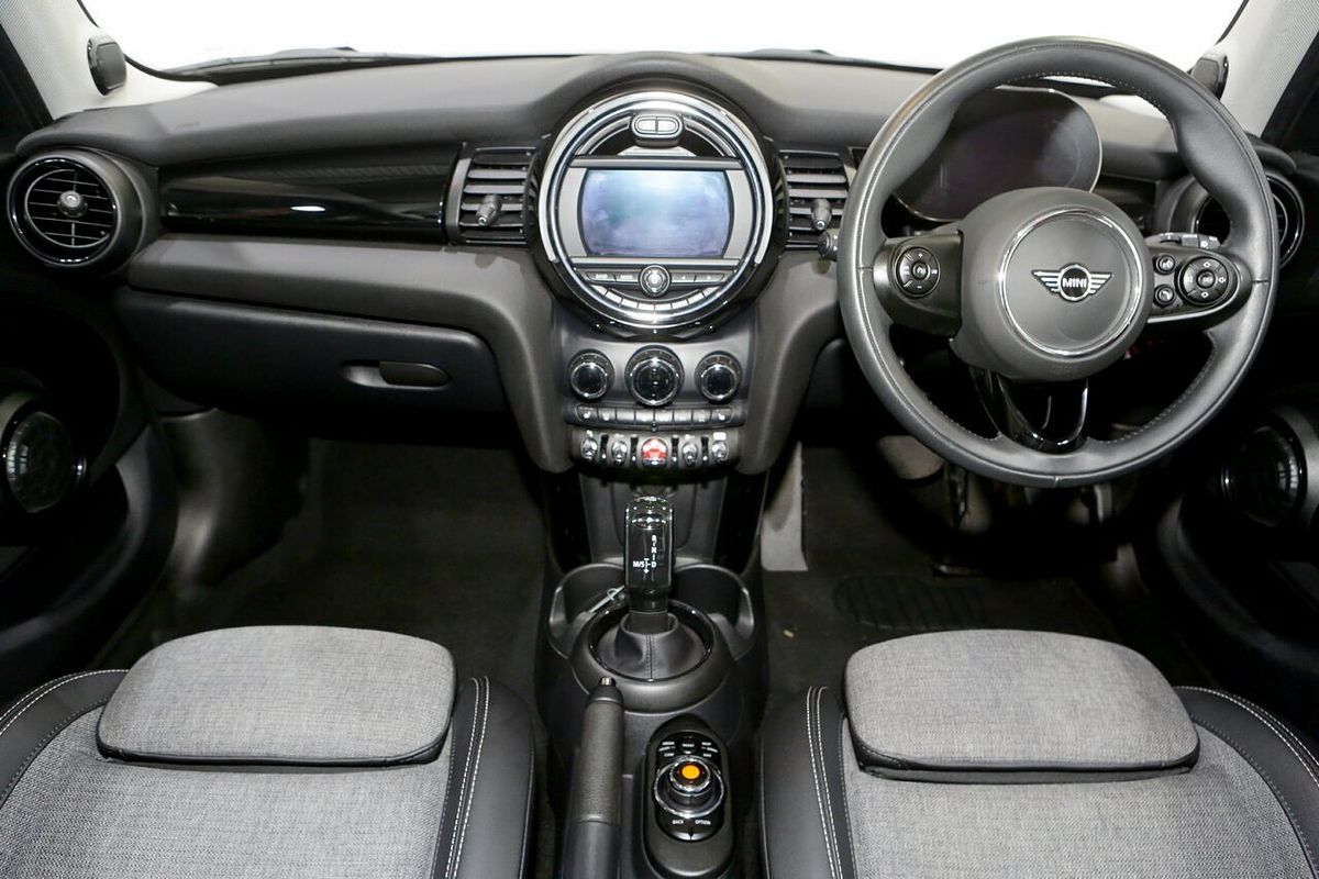 2021 MINI Hatch Cooper Signature F55 LCI