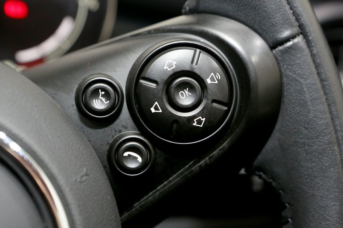 2021 MINI Hatch Cooper Signature F55 LCI