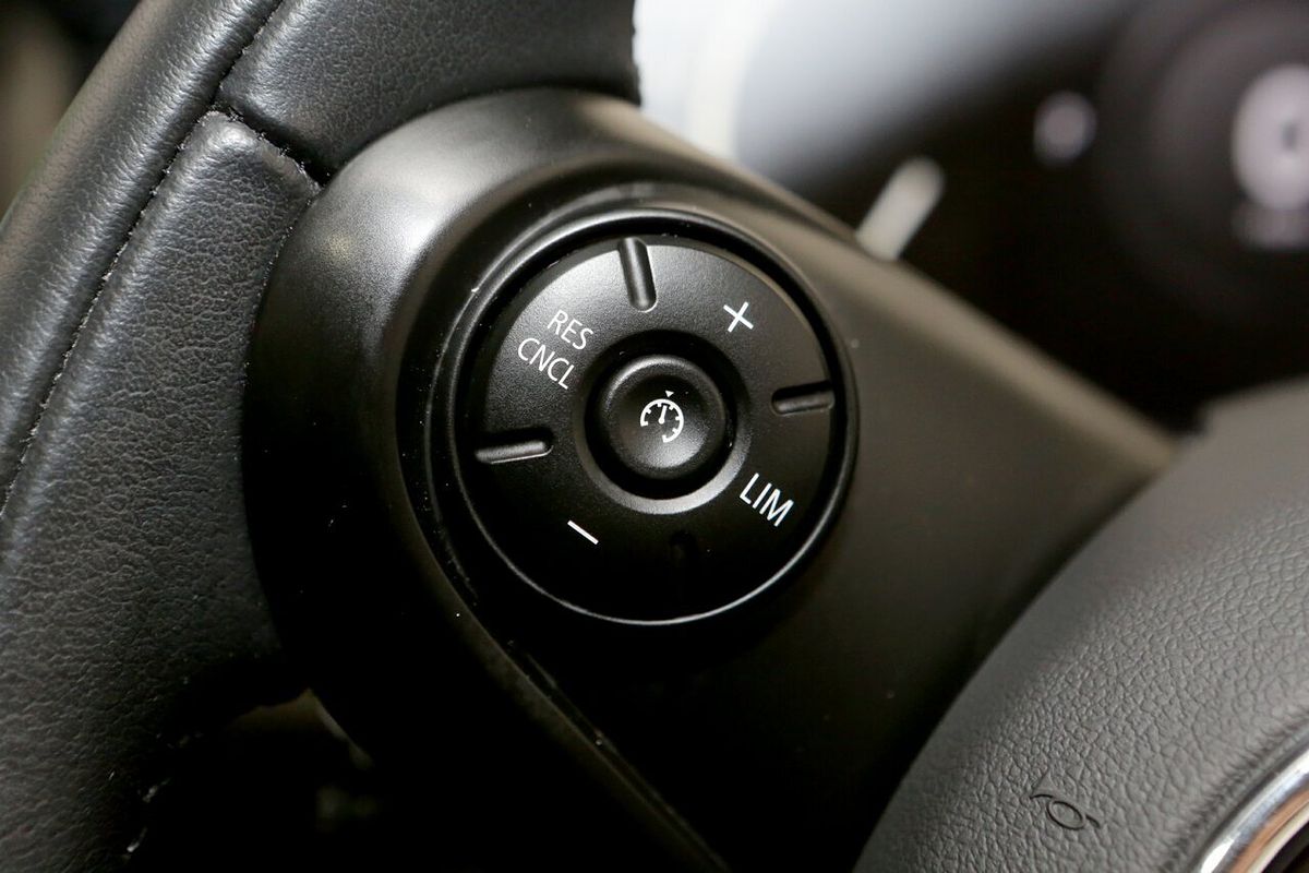 2021 MINI Hatch Cooper Signature F55 LCI