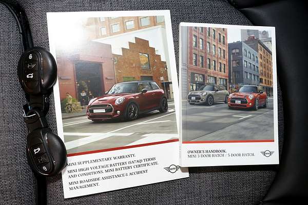 2021 MINI Hatch Cooper Signature F55 LCI