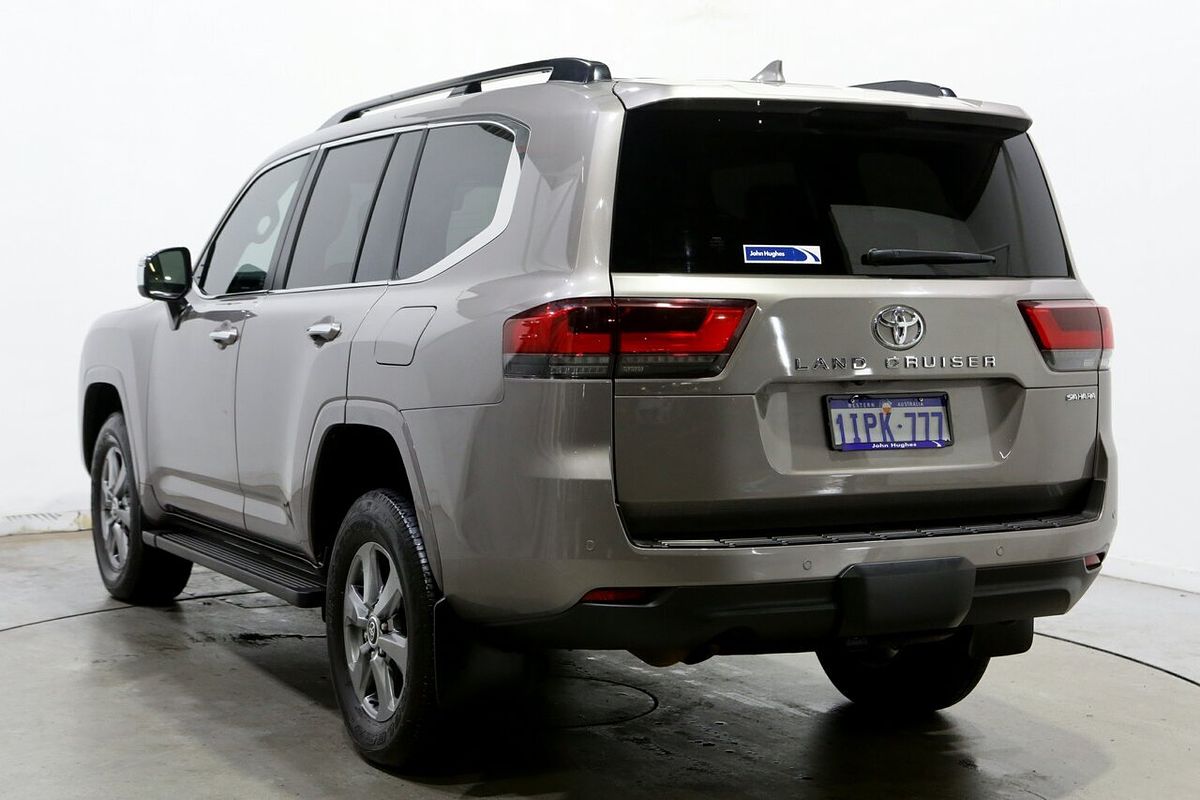 2022 Toyota Landcruiser Sahara FJA300R