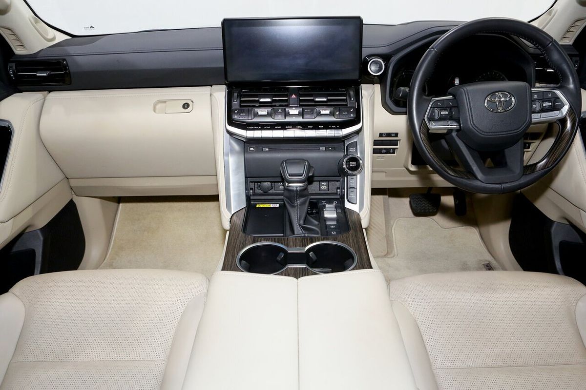 2022 Toyota Landcruiser Sahara FJA300R