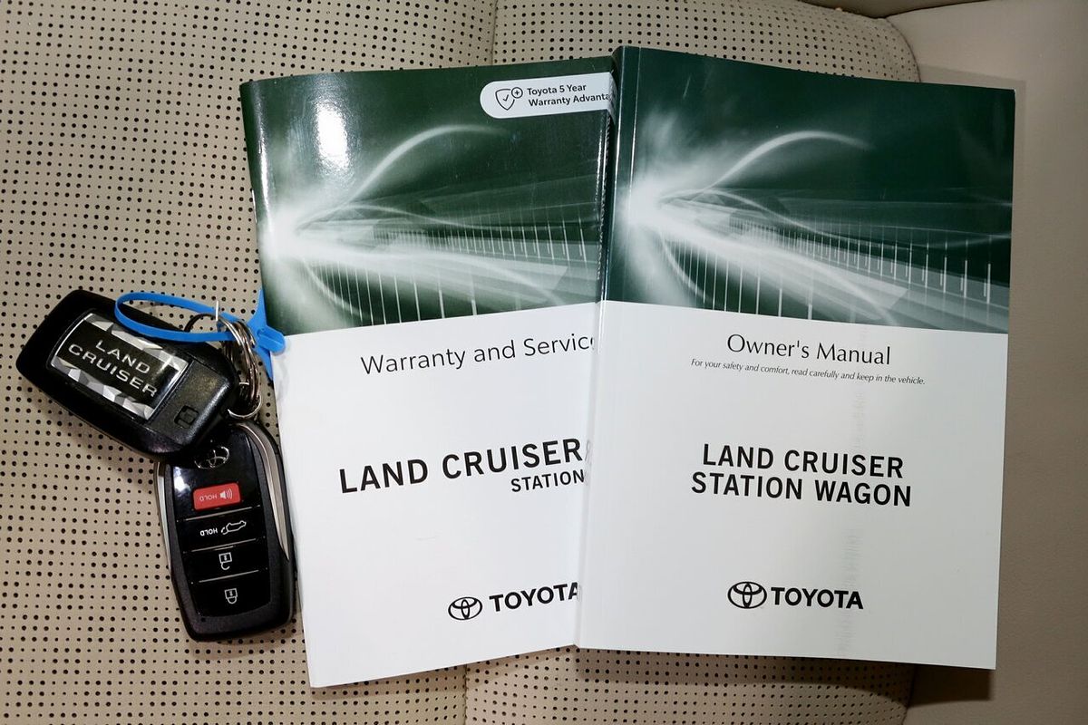 2022 Toyota Landcruiser Sahara FJA300R