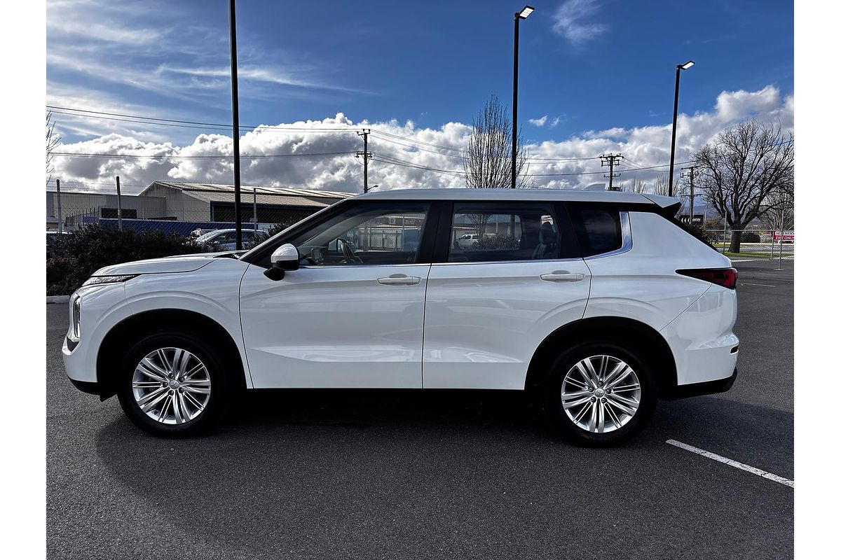 2023 Mitsubishi Outlander ES ZM