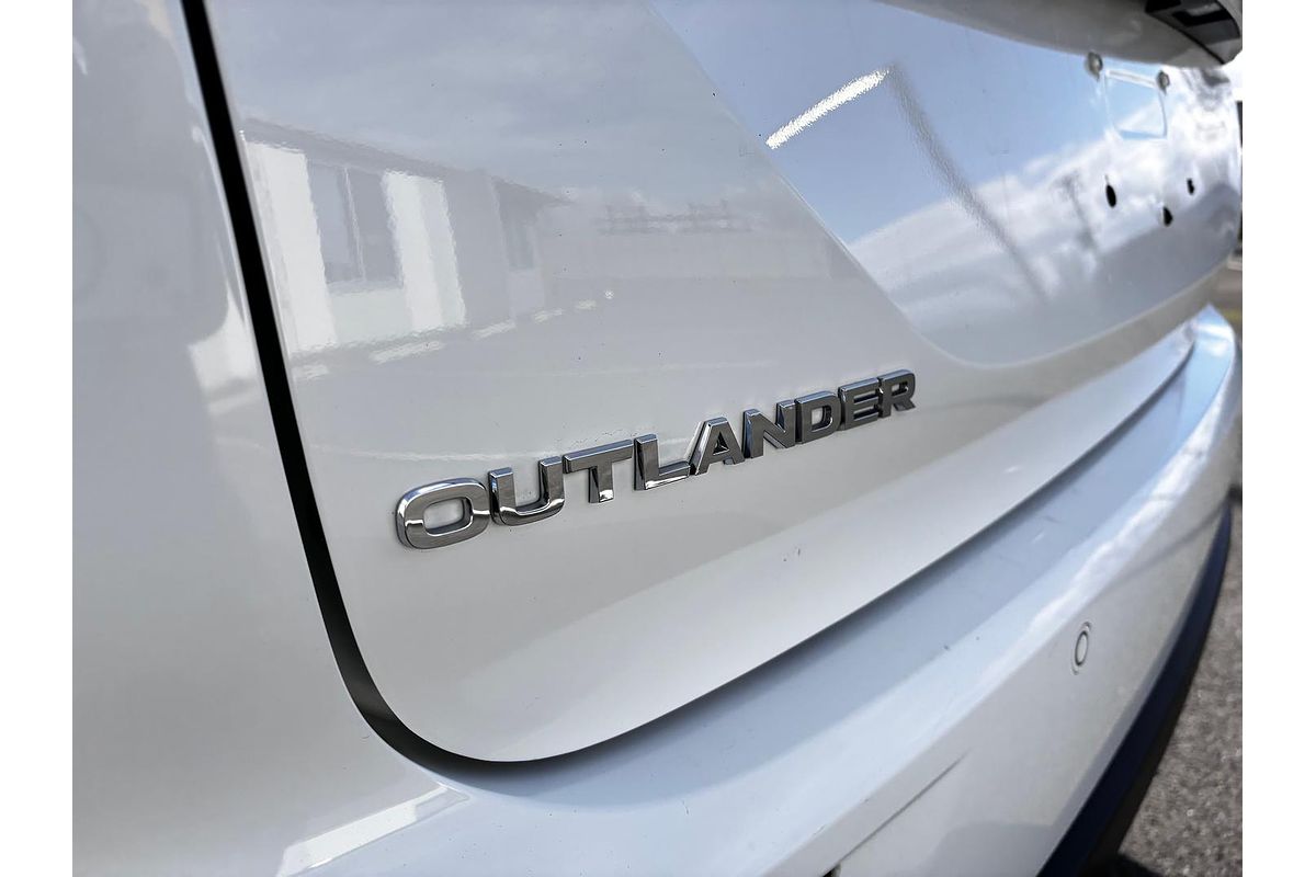 2023 Mitsubishi Outlander ES ZM