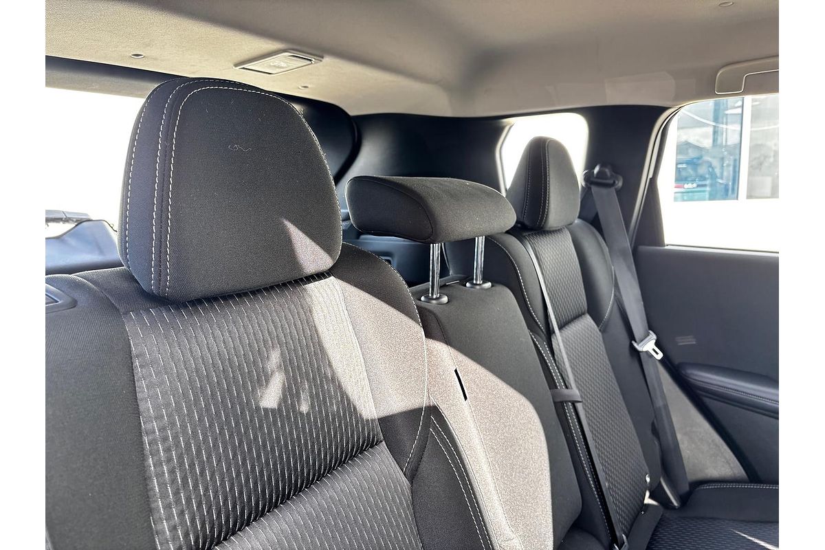 2023 Mitsubishi Outlander ES ZM
