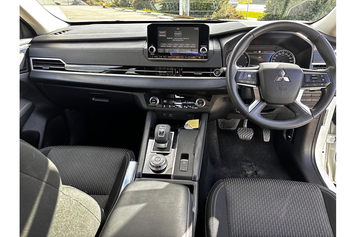 2023 Mitsubishi Outlander ES ZM