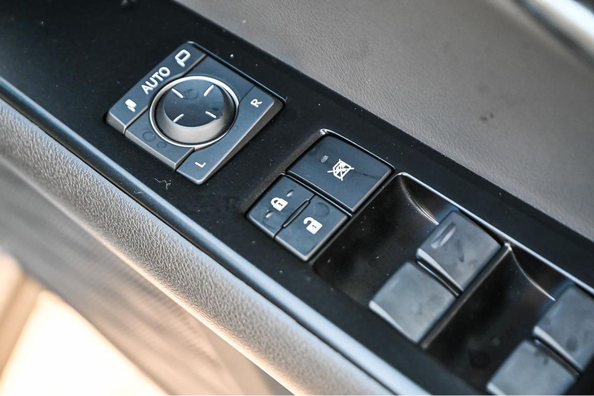 2023 Lexus UX UX300e Luxury KMA10R