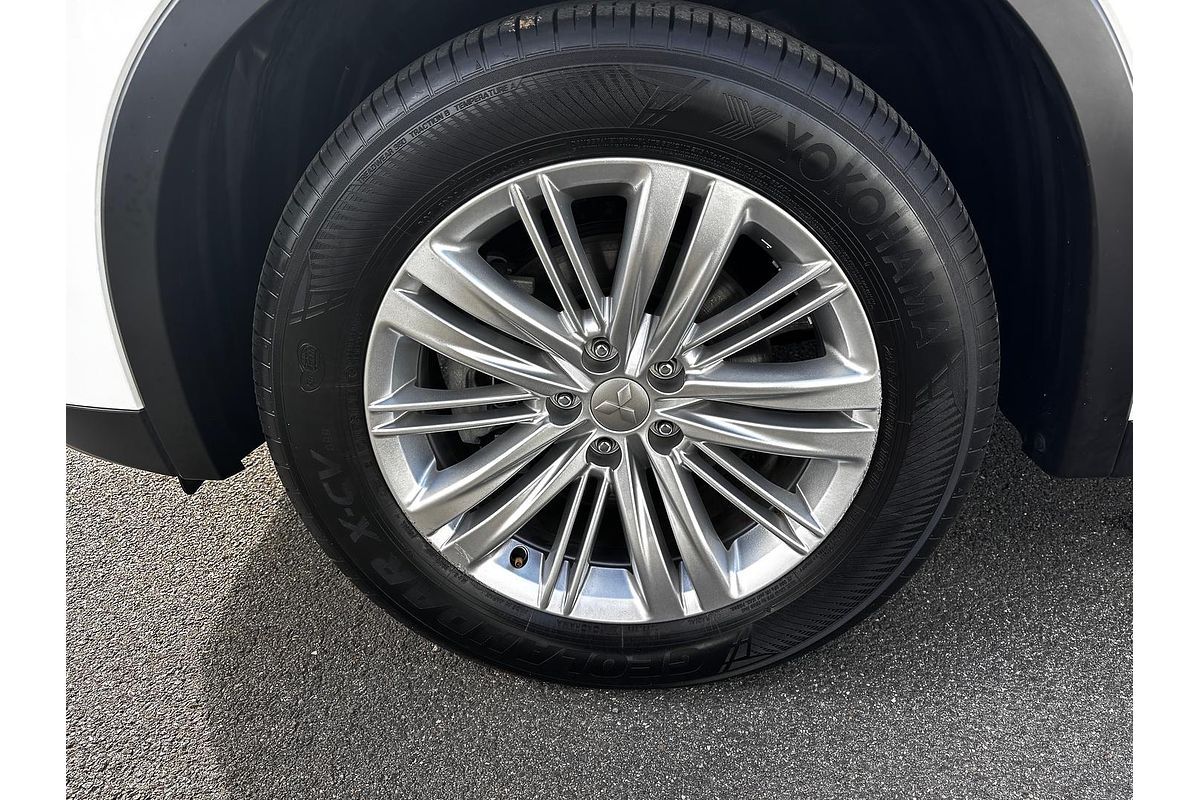 2023 Mitsubishi Outlander ES ZM