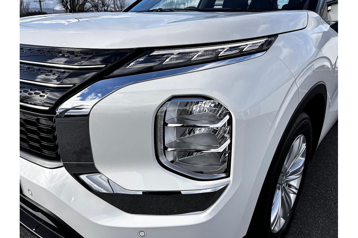 2023 Mitsubishi Outlander ES ZM