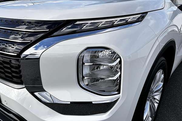 2023 Mitsubishi Outlander ES ZM
