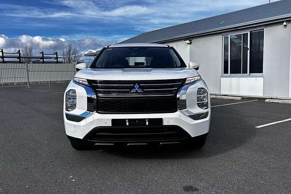 2023 Mitsubishi Outlander ES ZM