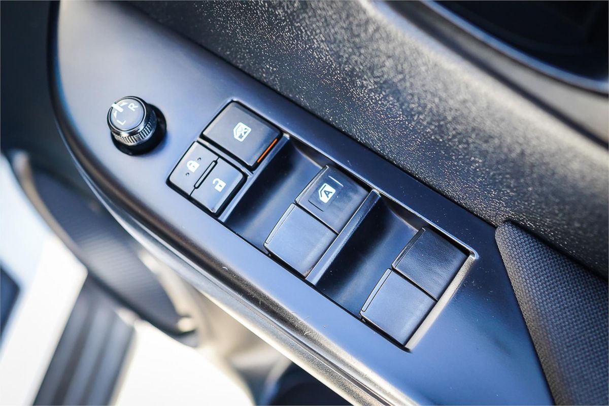 2019 Toyota Hilux SR GUN126R 4X4