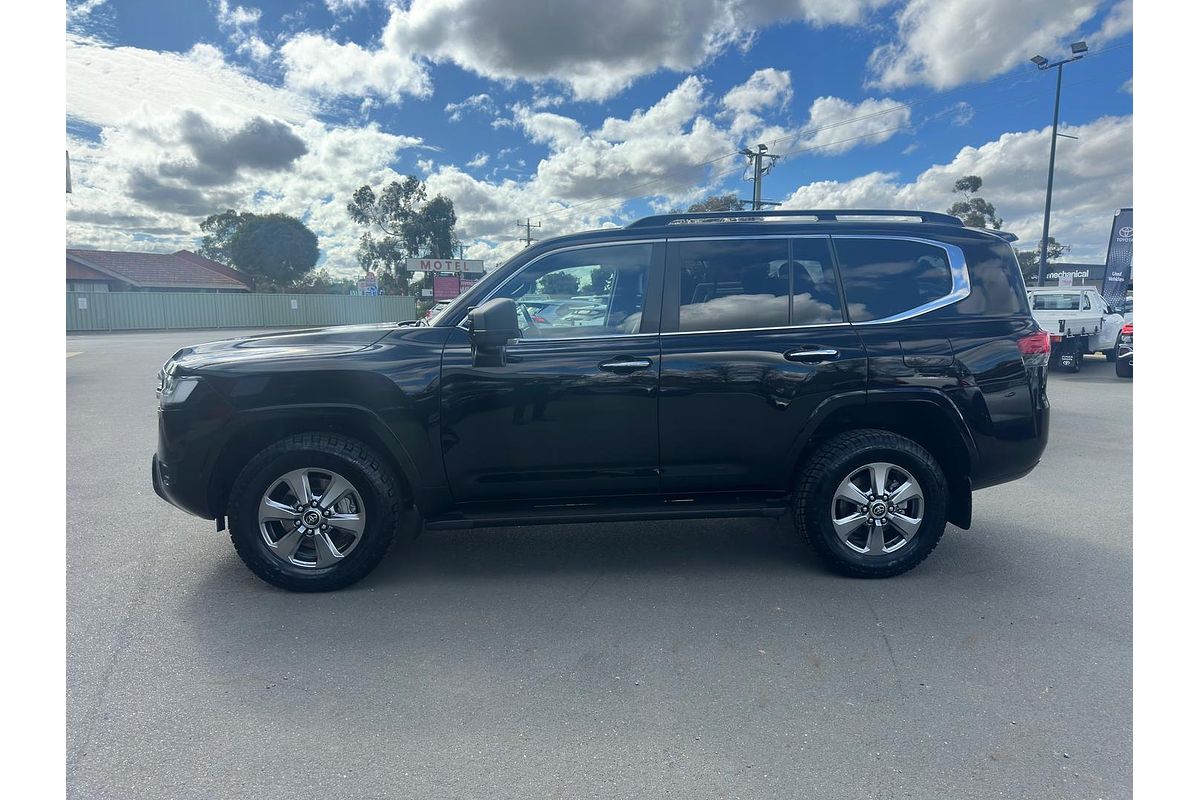 2022 Toyota Landcruiser Sahara FJA300R