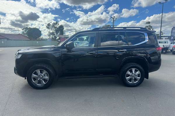 2022 Toyota Landcruiser Sahara FJA300R