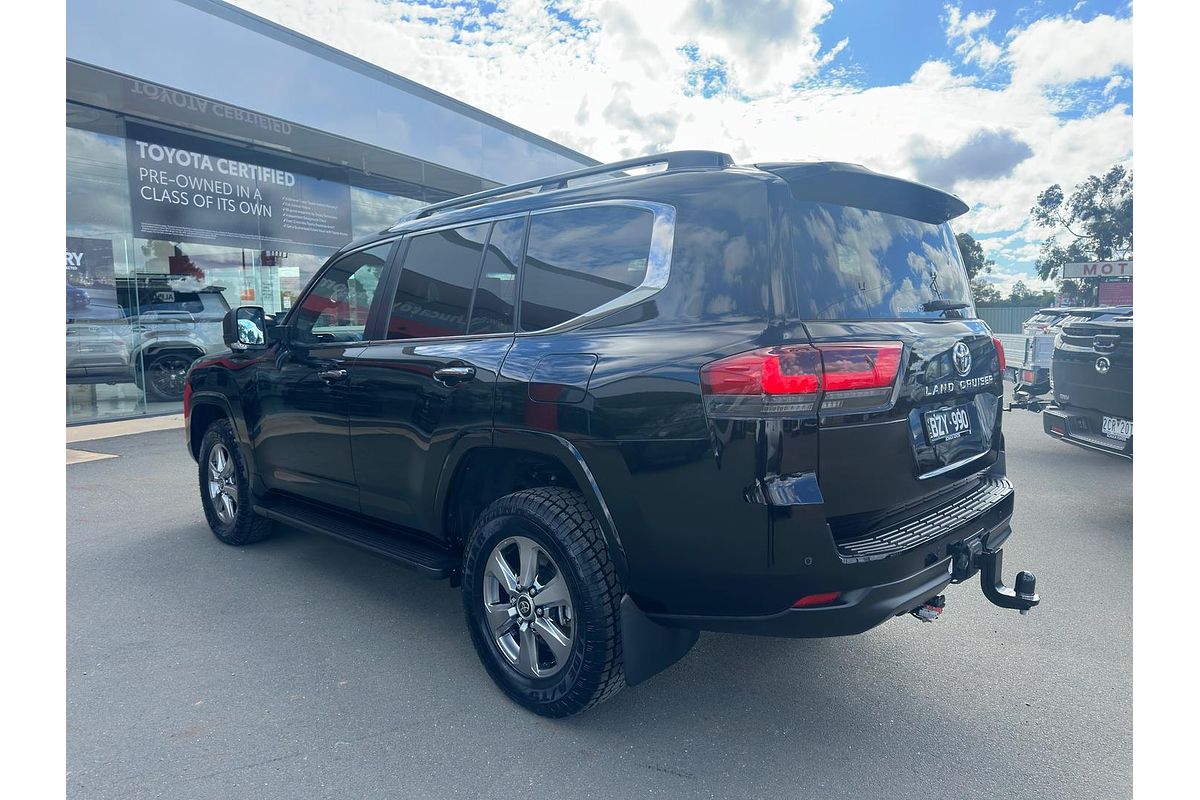 2022 Toyota Landcruiser Sahara FJA300R