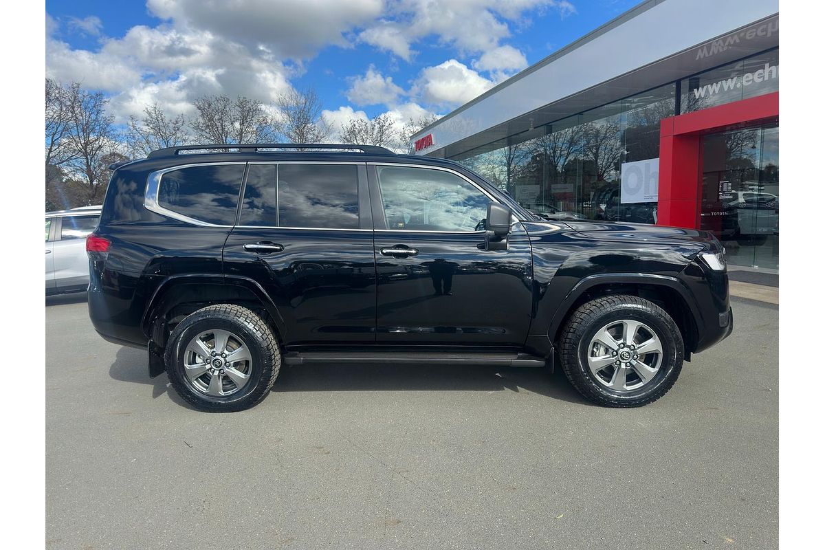 2022 Toyota Landcruiser Sahara FJA300R
