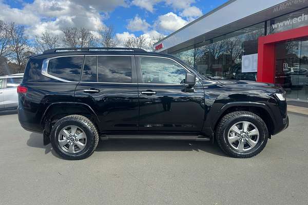 2022 Toyota Landcruiser Sahara FJA300R