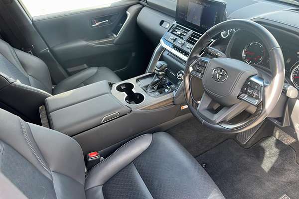 2022 Toyota Landcruiser Sahara FJA300R