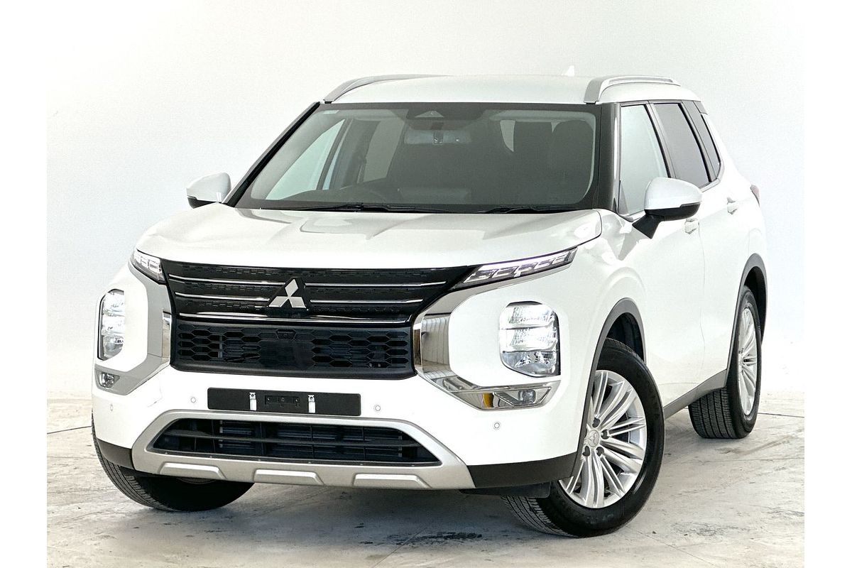 2023 Mitsubishi Outlander LS Black Edition ZM
