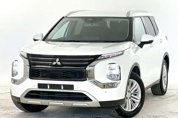 2023 Mitsubishi Outlander LS Black Edition ZM