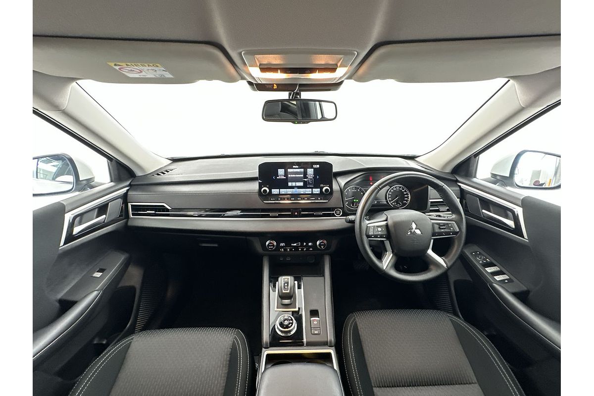 2023 Mitsubishi Outlander LS Black Edition ZM