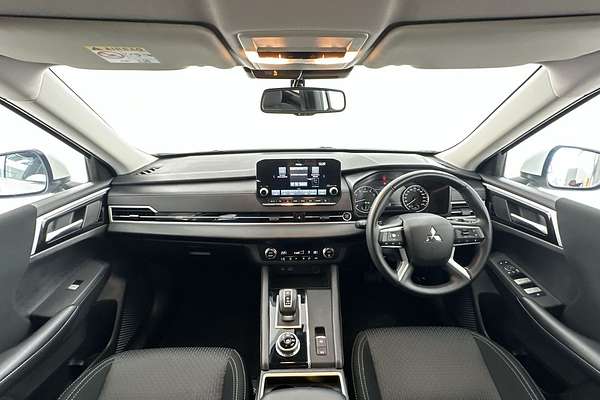 2023 Mitsubishi Outlander LS Black Edition ZM