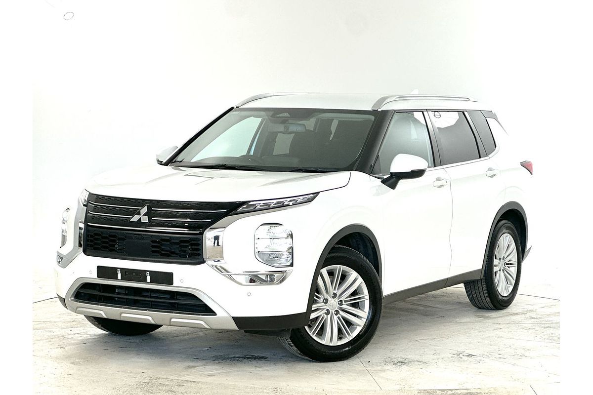 2023 Mitsubishi Outlander LS Black Edition ZM
