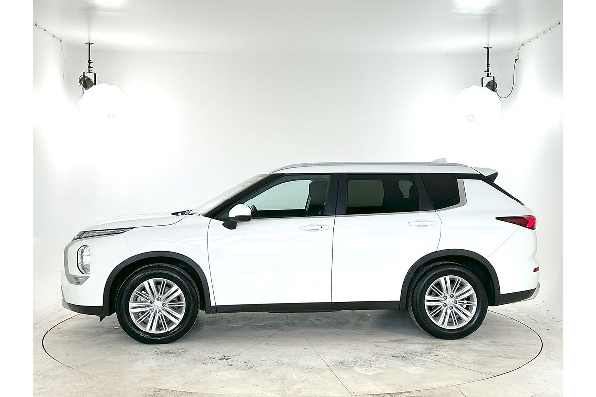 2023 Mitsubishi Outlander LS Black Edition ZM