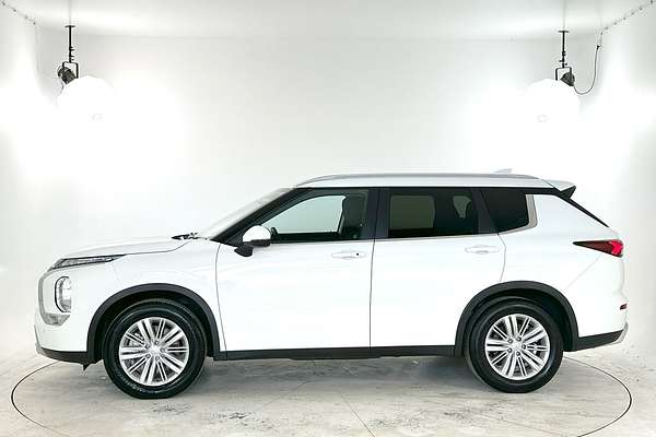 2023 Mitsubishi Outlander LS Black Edition ZM