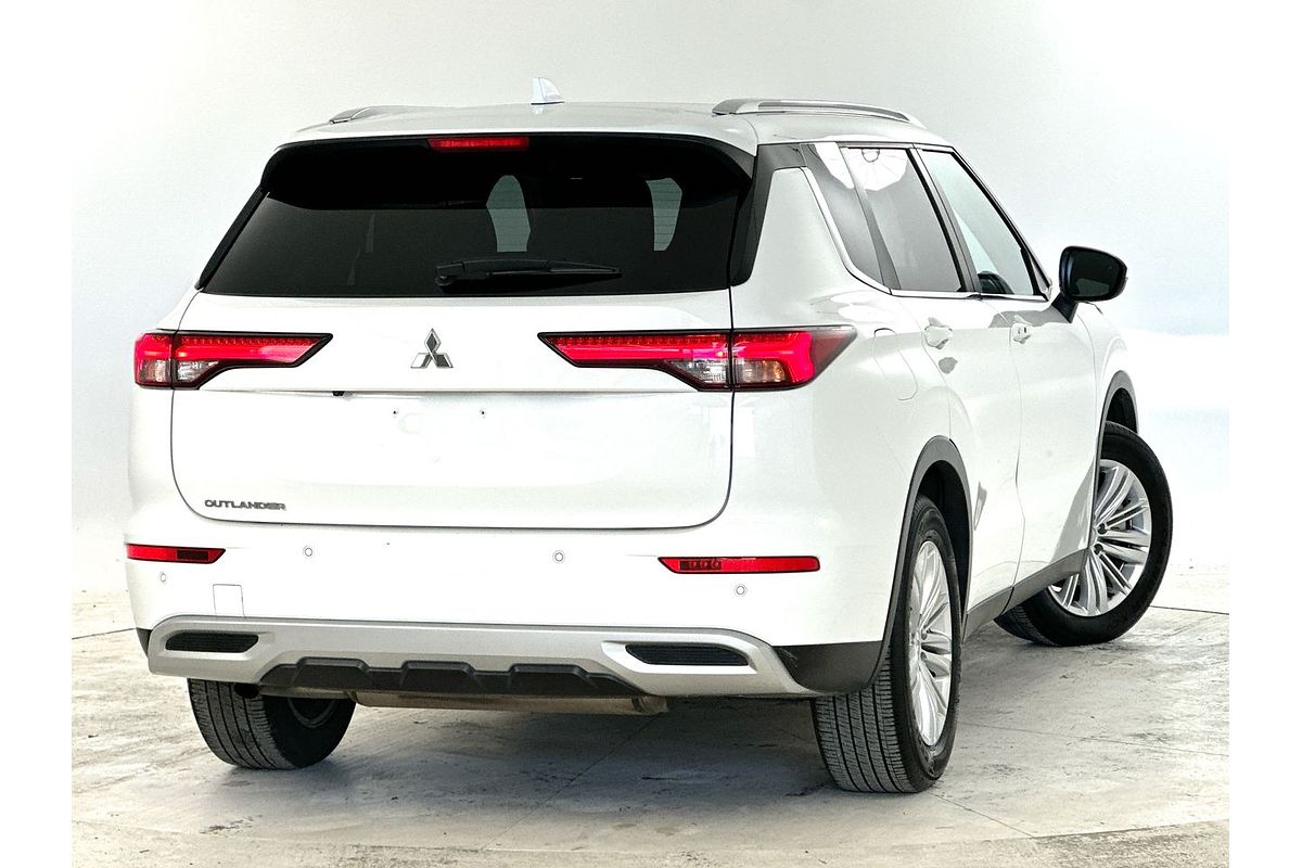 2023 Mitsubishi Outlander LS Black Edition ZM
