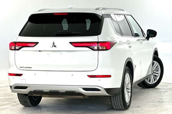 2023 Mitsubishi Outlander LS Black Edition ZM