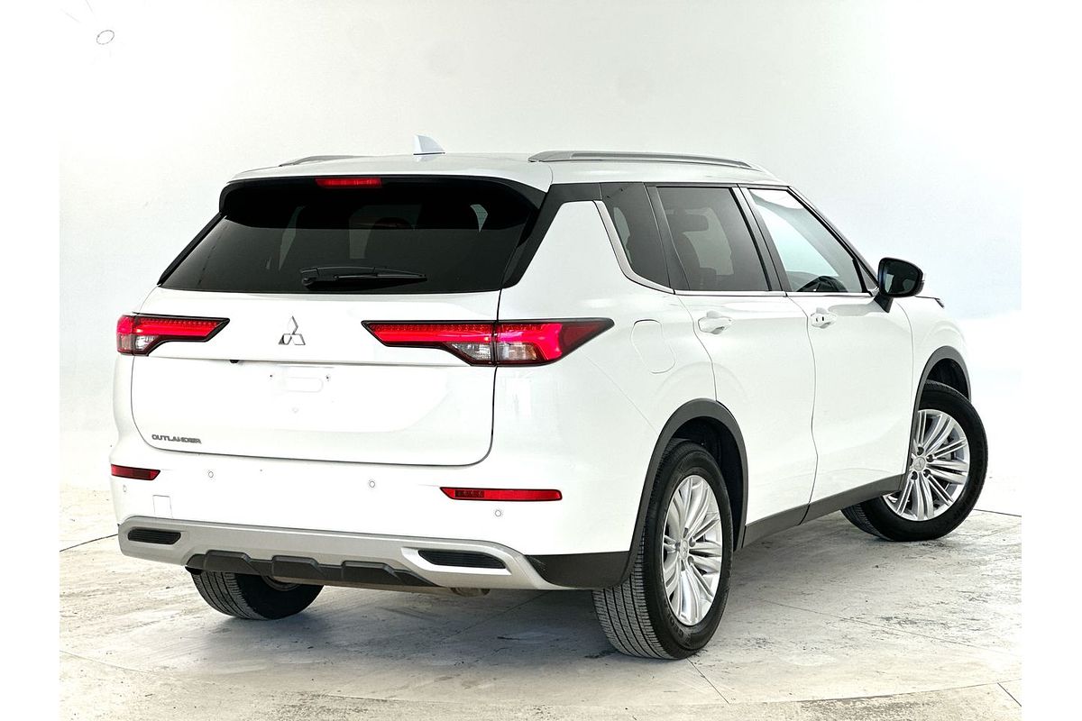 2023 Mitsubishi Outlander LS Black Edition ZM
