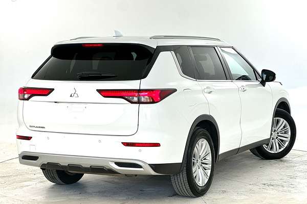 2023 Mitsubishi Outlander LS Black Edition ZM