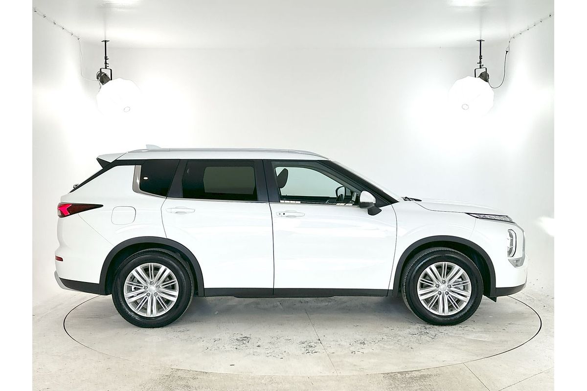 2023 Mitsubishi Outlander LS Black Edition ZM