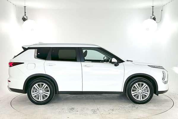 2023 Mitsubishi Outlander LS Black Edition ZM