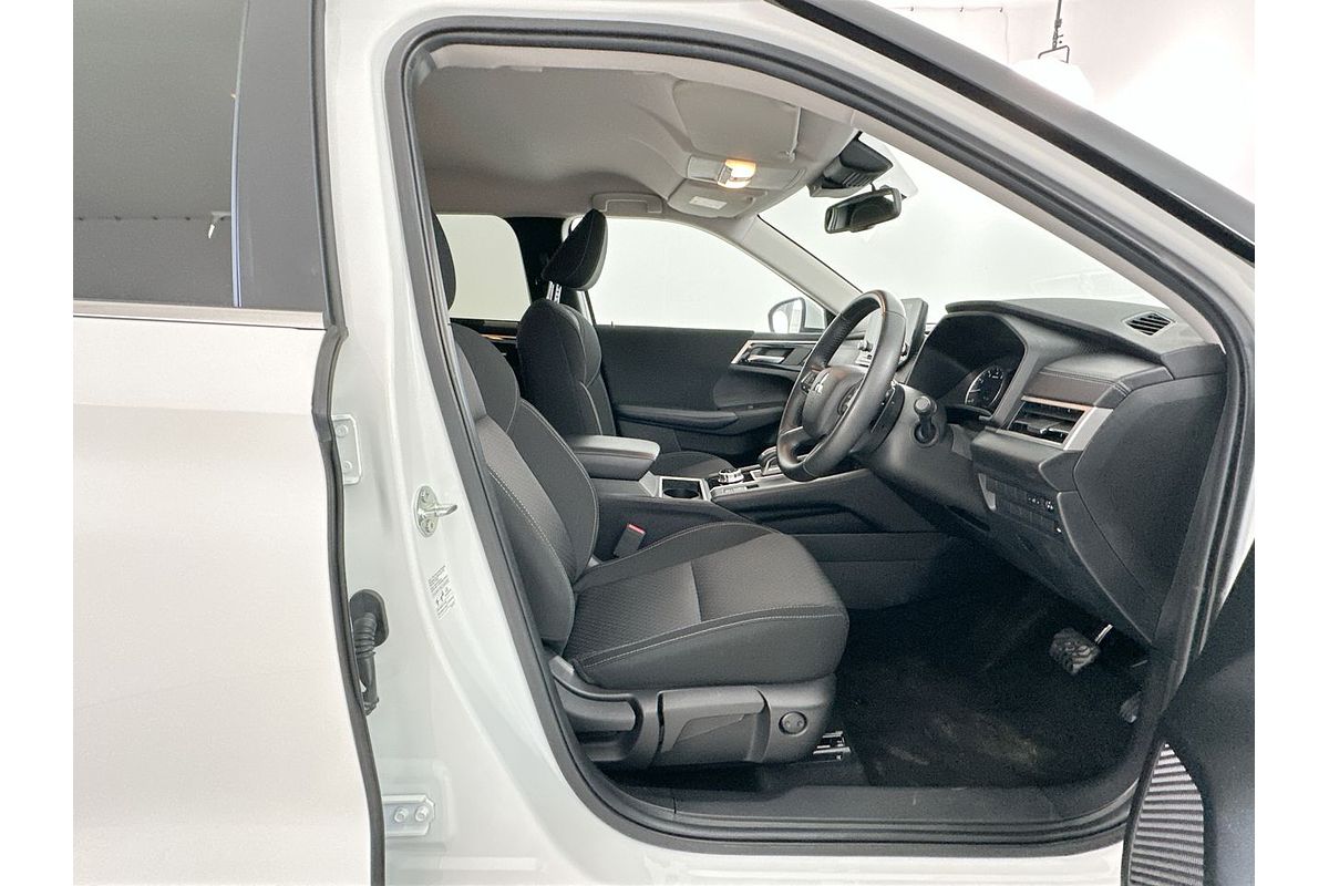 2023 Mitsubishi Outlander LS Black Edition ZM