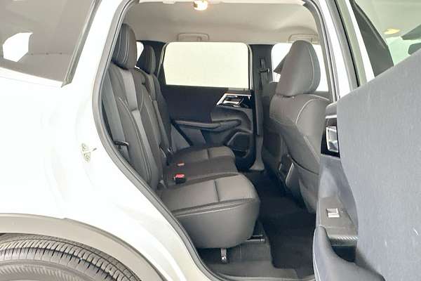 2023 Mitsubishi Outlander LS Black Edition ZM