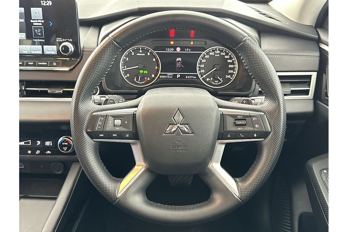 2023 Mitsubishi Outlander LS Black Edition ZM