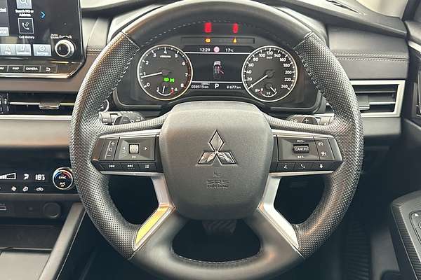2023 Mitsubishi Outlander LS Black Edition ZM