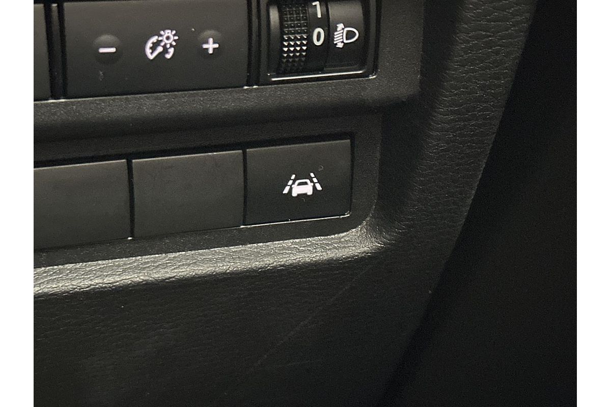 2023 Mitsubishi Outlander LS Black Edition ZM