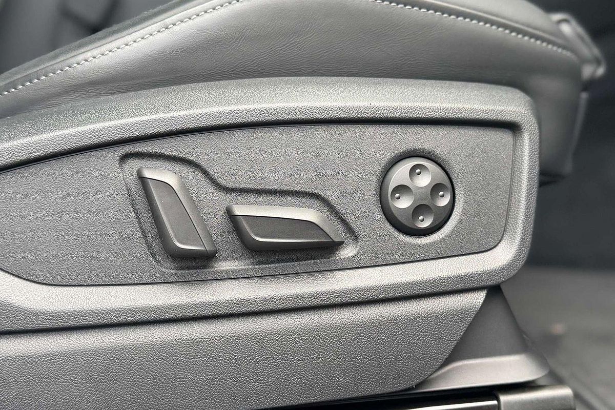 2024 Audi Q5 45 TFSI S line FY