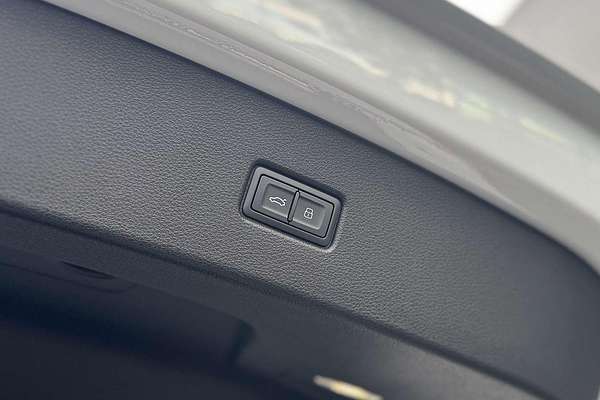 2024 Audi Q5 45 TFSI S line FY