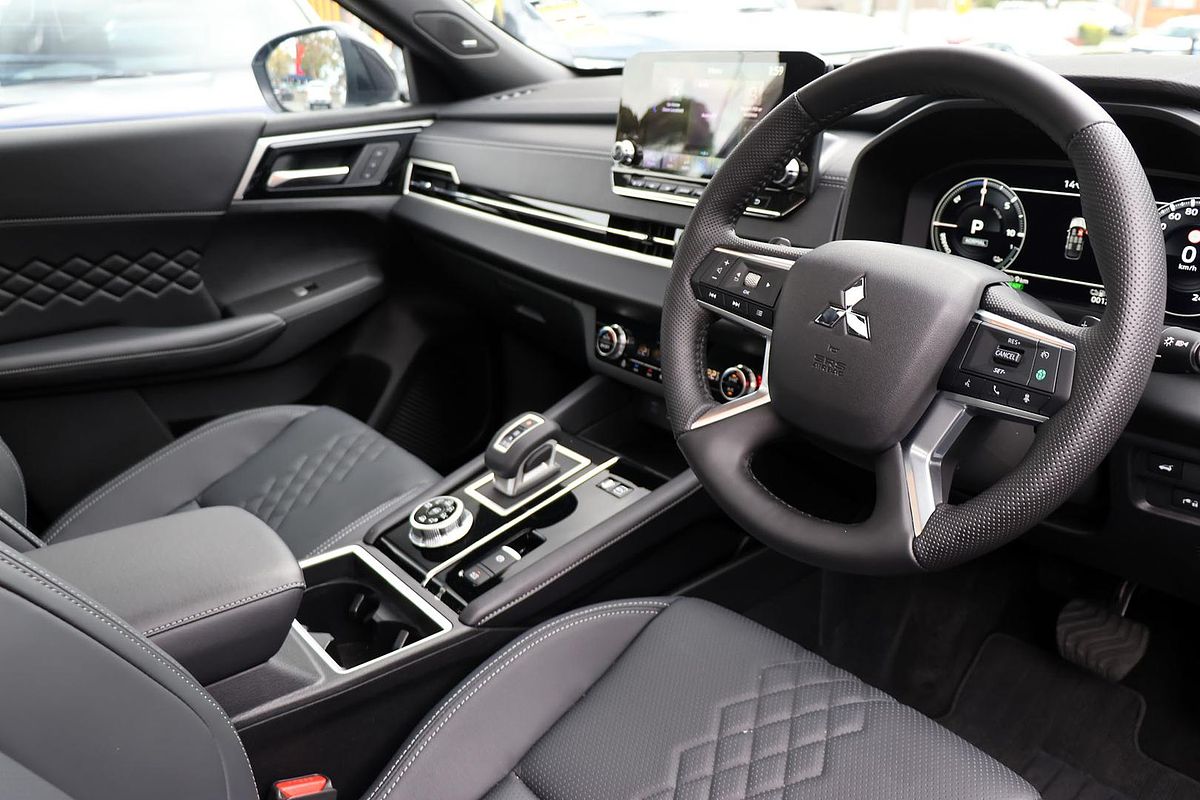 2024 Mitsubishi Outlander PHEV GSR ZM
