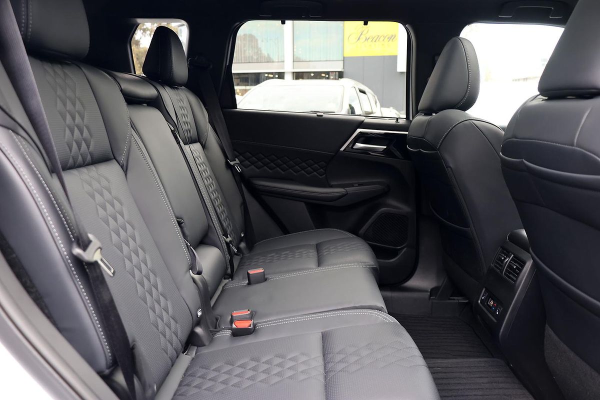 2024 Mitsubishi Outlander PHEV GSR ZM