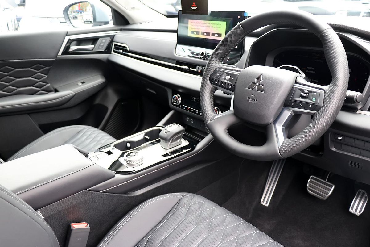 2025 Mitsubishi Outlander Exceed ZM